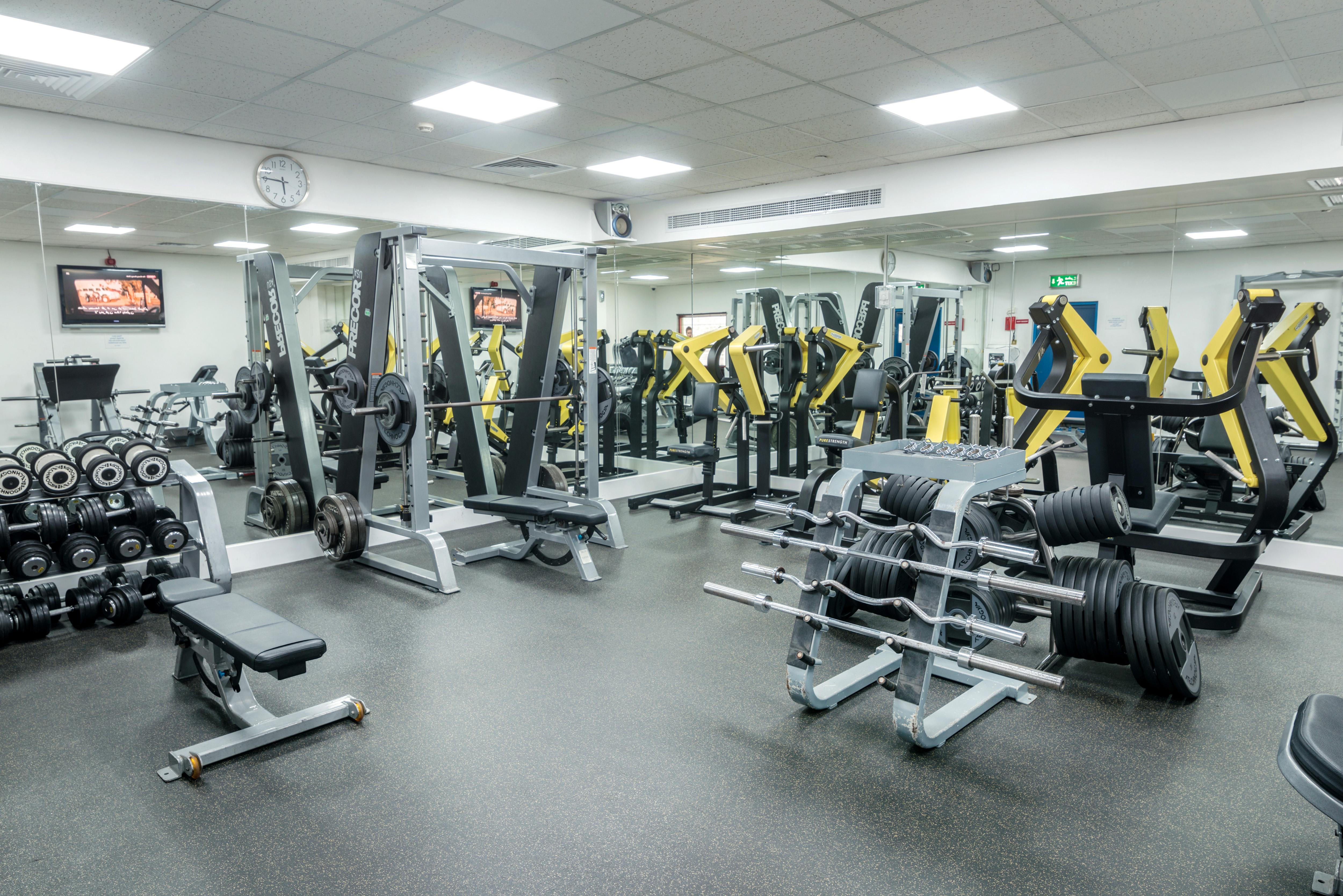 Radisson Blu Hotel, Dubai Deira Creek Esterno foto The gym at the University of Bath
