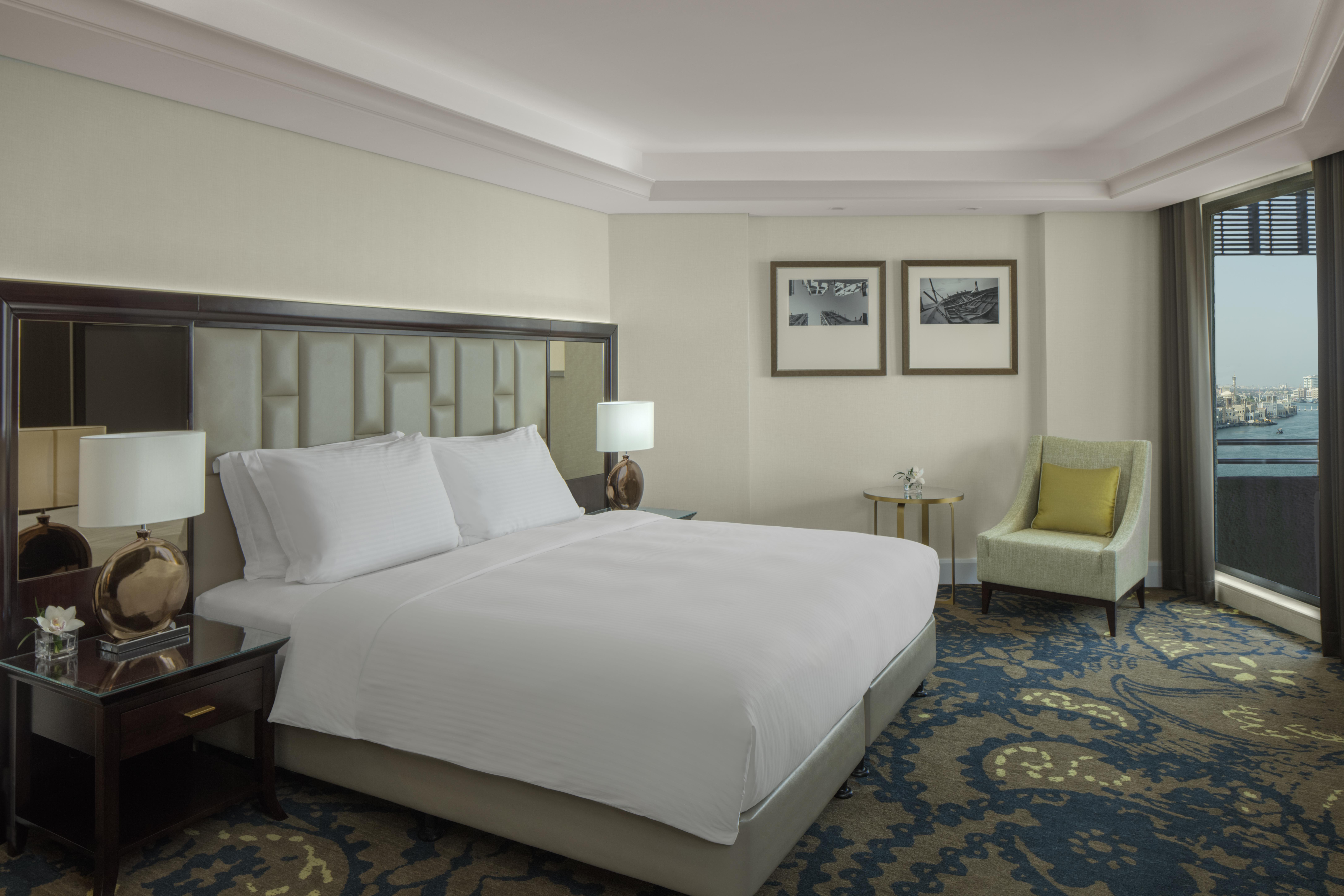 Radisson Blu Hotel, Dubai Deira Creek Esterno foto Deluxe Room