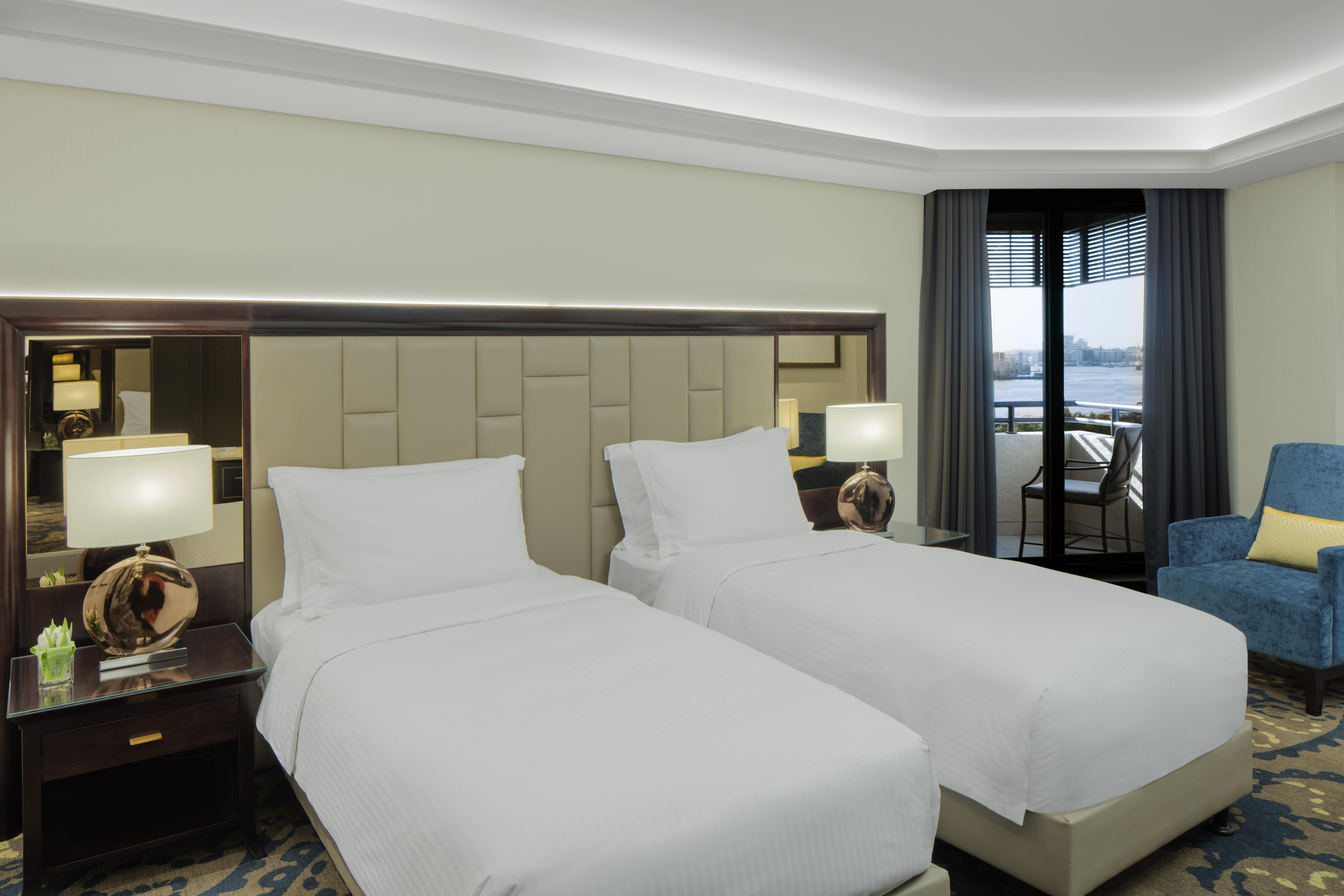 Radisson Blu Hotel, Dubai Deira Creek Esterno foto Deluxe room