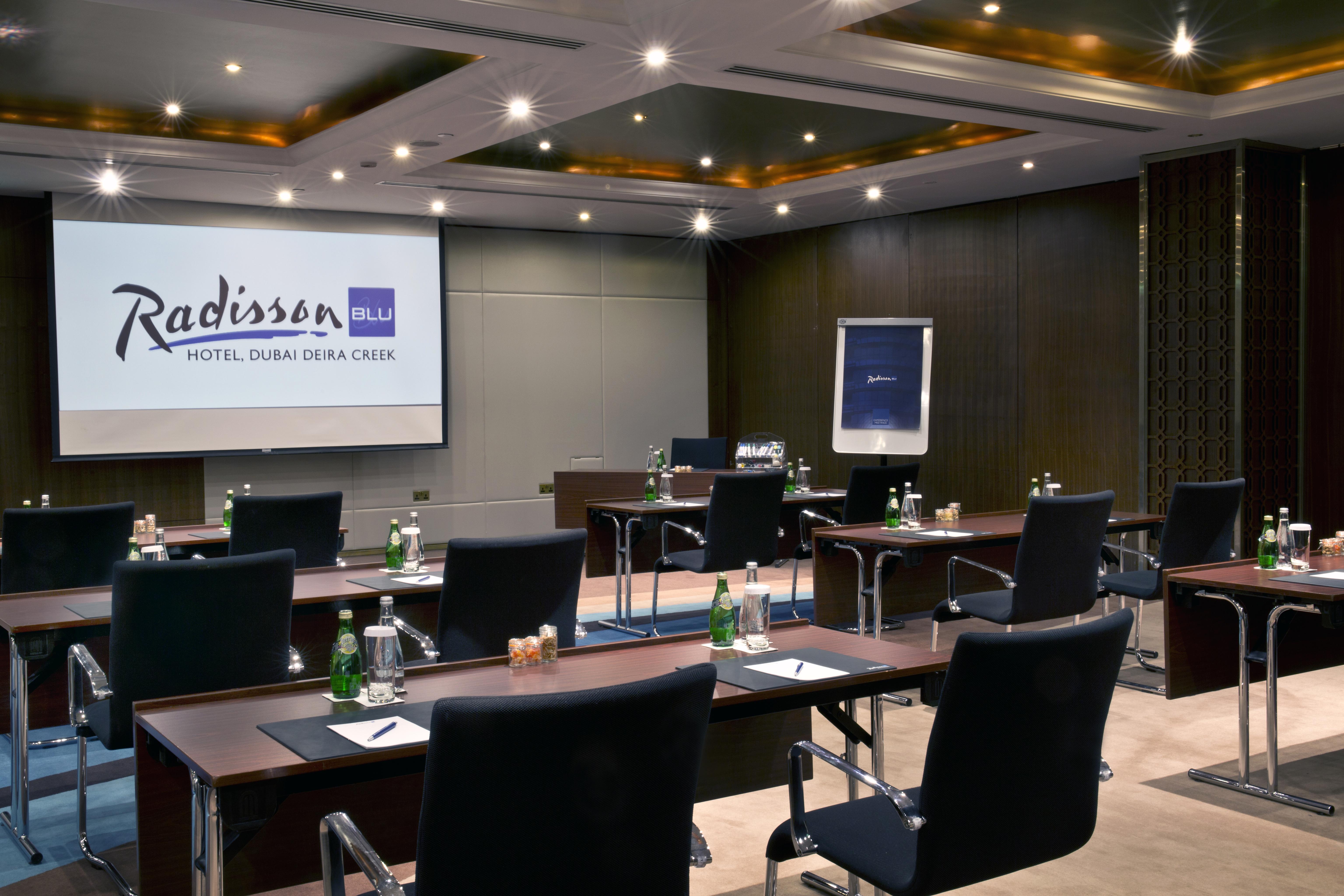 Radisson Blu Hotel, Dubai Deira Creek Esterno foto Meeting room