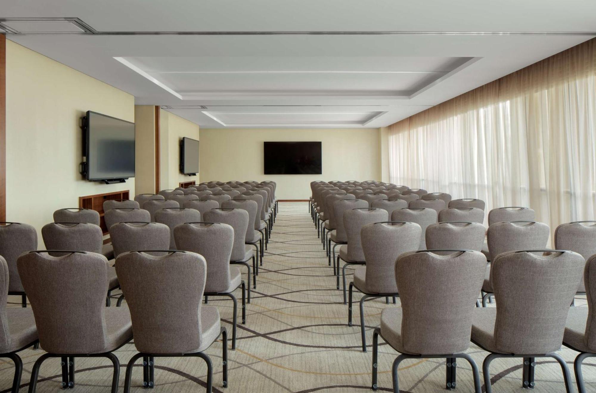 Radisson Blu Hotel, Dubai Deira Creek Esterno foto Meeting room
