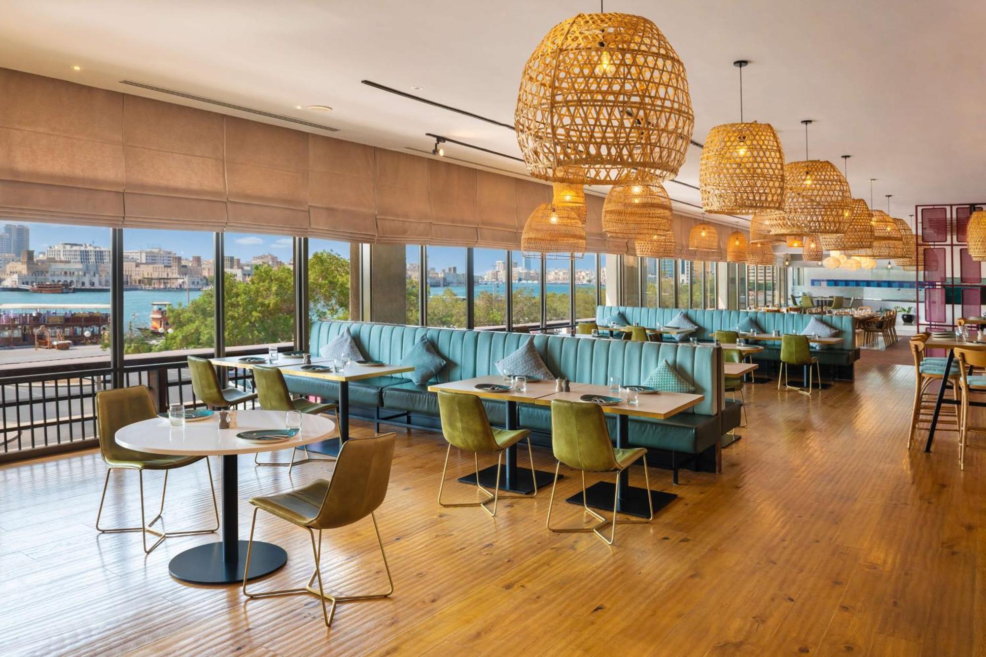 Radisson Blu Hotel, Dubai Deira Creek Esterno foto The River Cafe