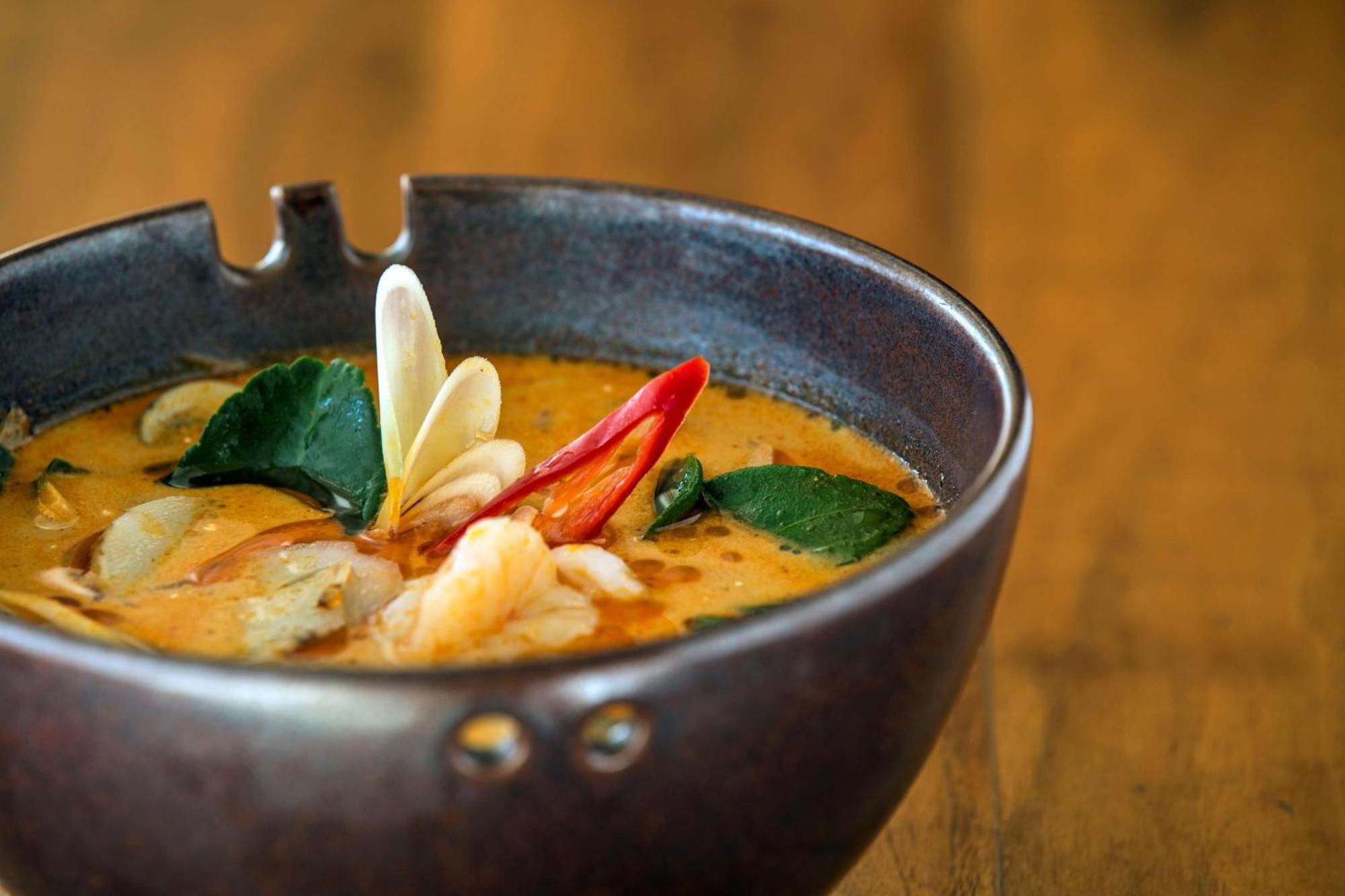 Radisson Blu Hotel, Dubai Deira Creek Esterno foto Thai Tom Yum soup