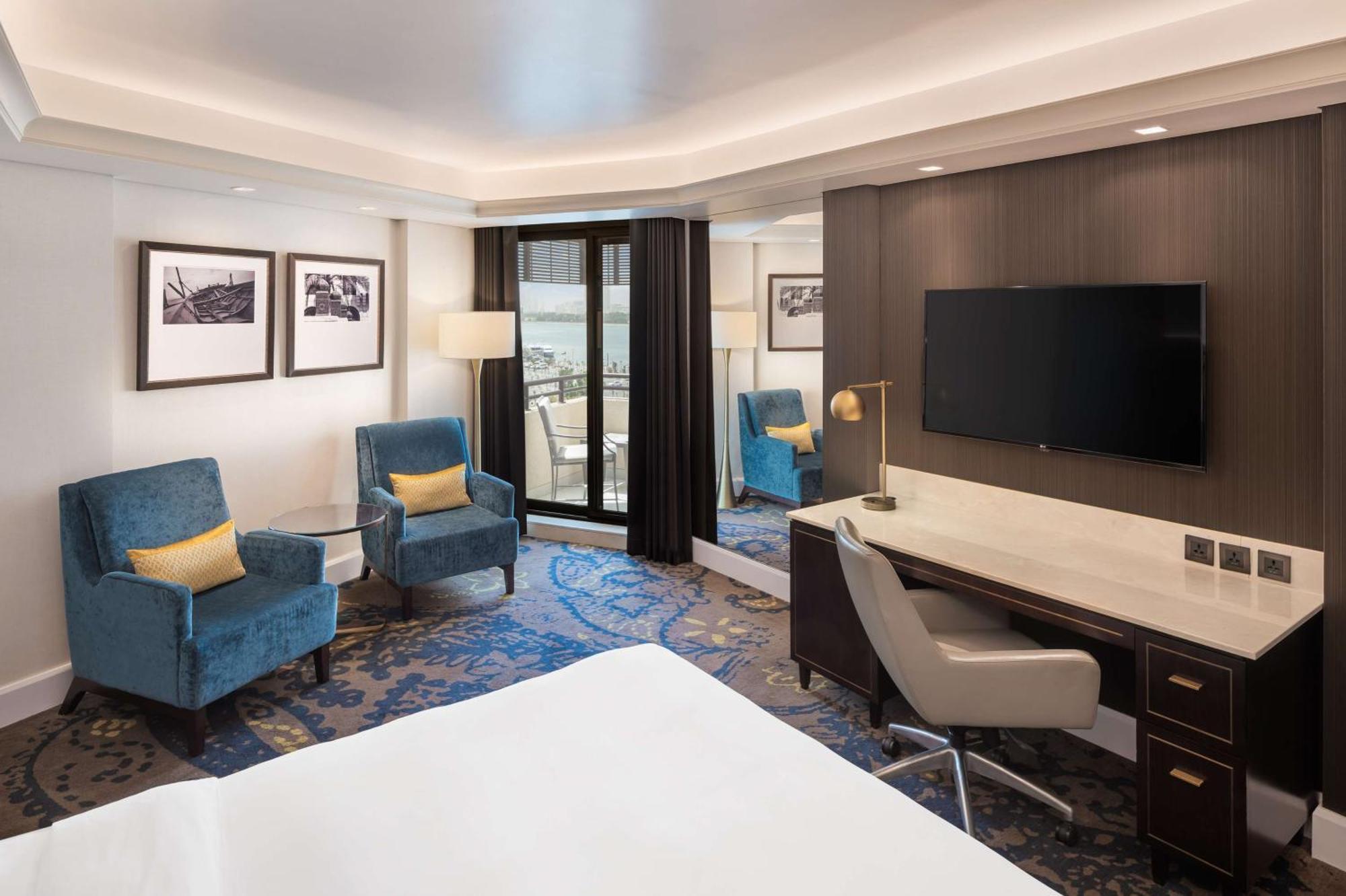Radisson Blu Hotel, Dubai Deira Creek Esterno foto A typical room