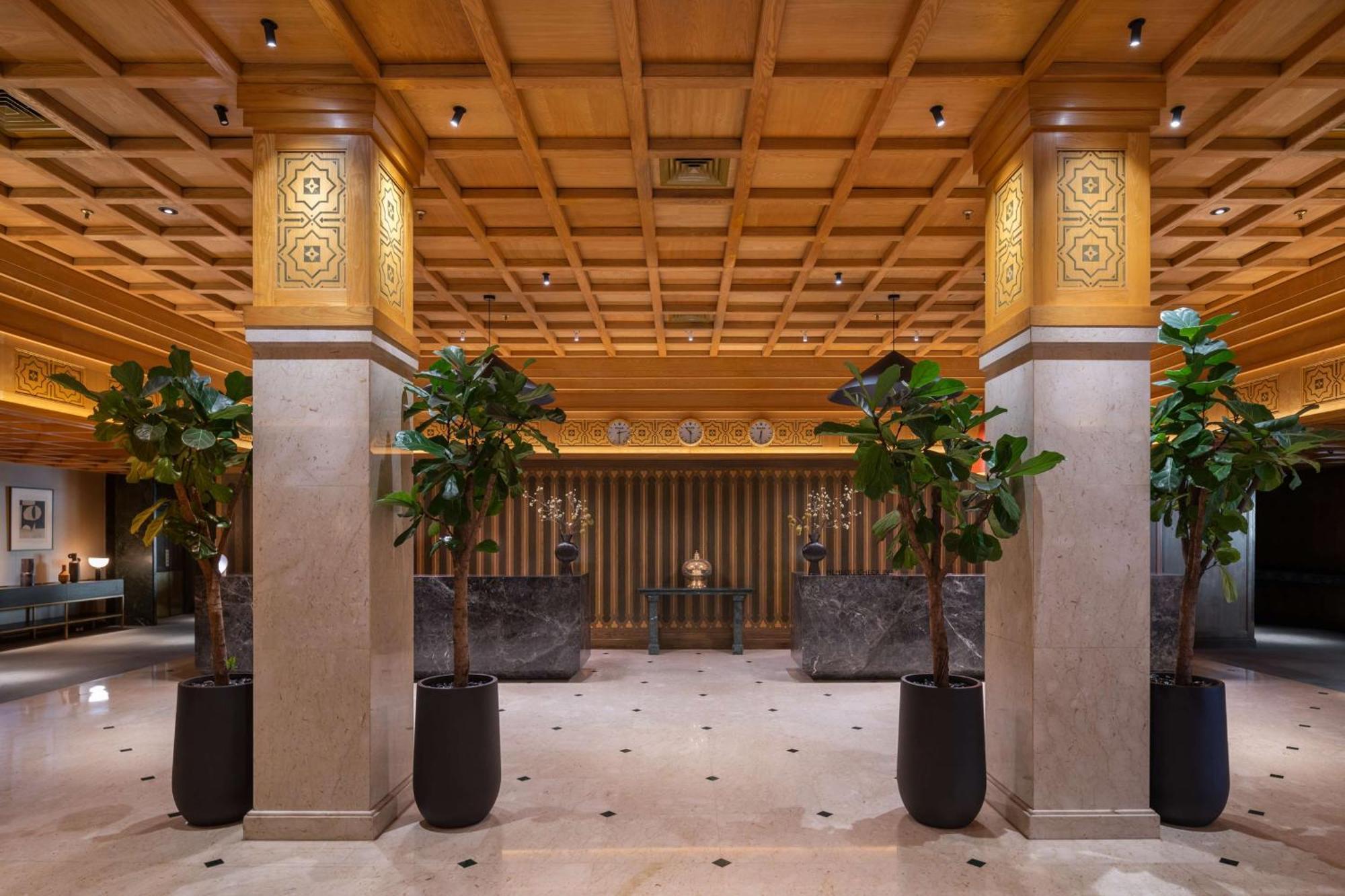 Radisson Blu Hotel, Dubai Deira Creek Esterno foto The lobby of the hotel